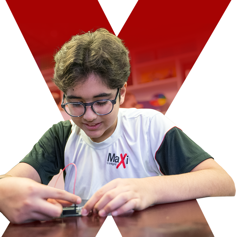 Aluno em atividade prática